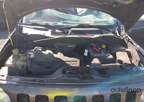 2016 Jeep Patriot Latitude z USA, uszkodzony, nr VIN 1C4NJRFB9GD697039